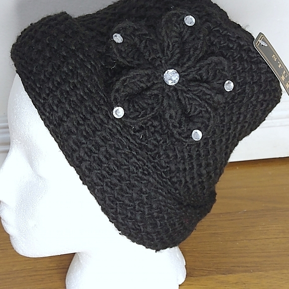 NWT Winter Black Hat With Flower - Picture 1 of 5